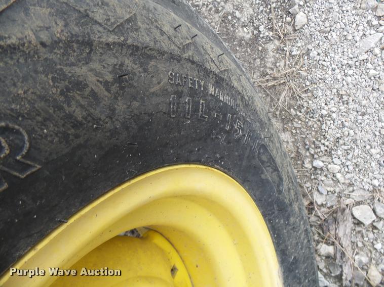 image for item CC9104 2006 John Deere 637 disk