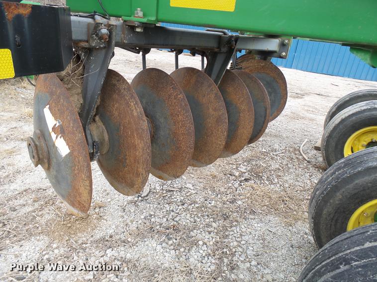 image for item CC9104 2006 John Deere 637 disk