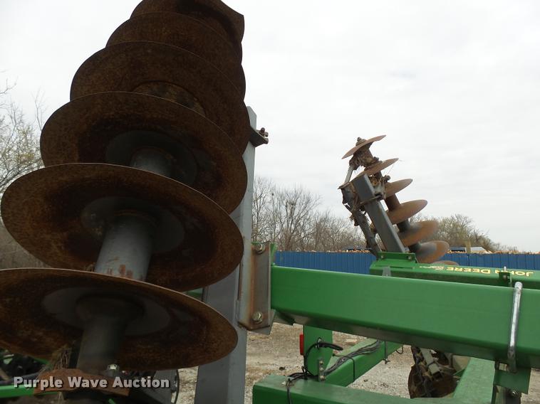 image for item CC9104 2006 John Deere 637 disk