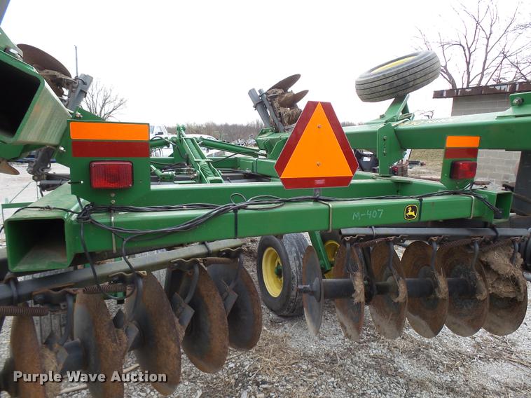 image for item CC9104 2006 John Deere 637 disk