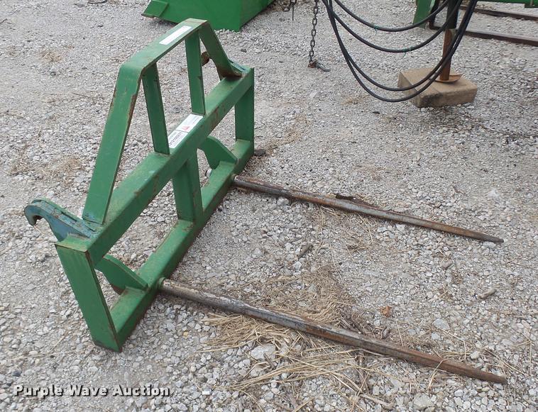 image for item CC9105 John Deere bale spear