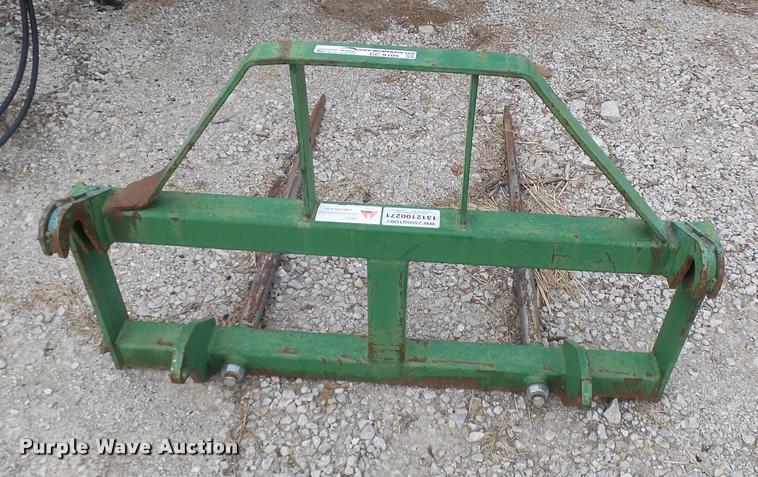 image for item CC9105 John Deere bale spear