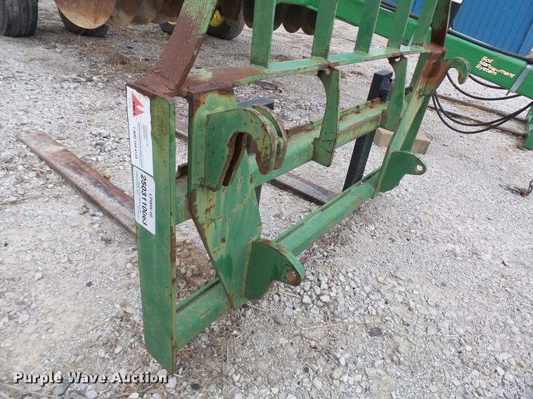 image for item CC9106 John Deere pallet forks