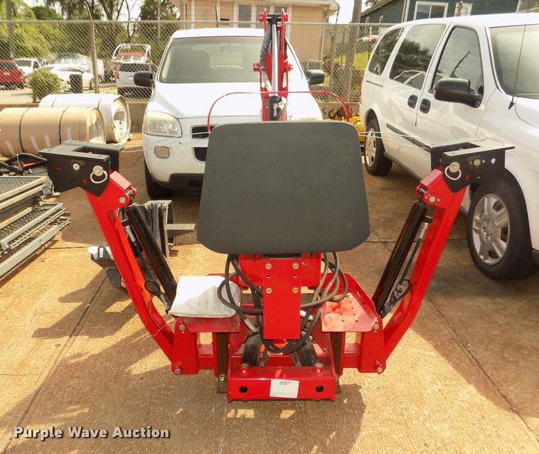 image for item DA0739 2014 Massey-Ferguson CB10 backhoe attachment