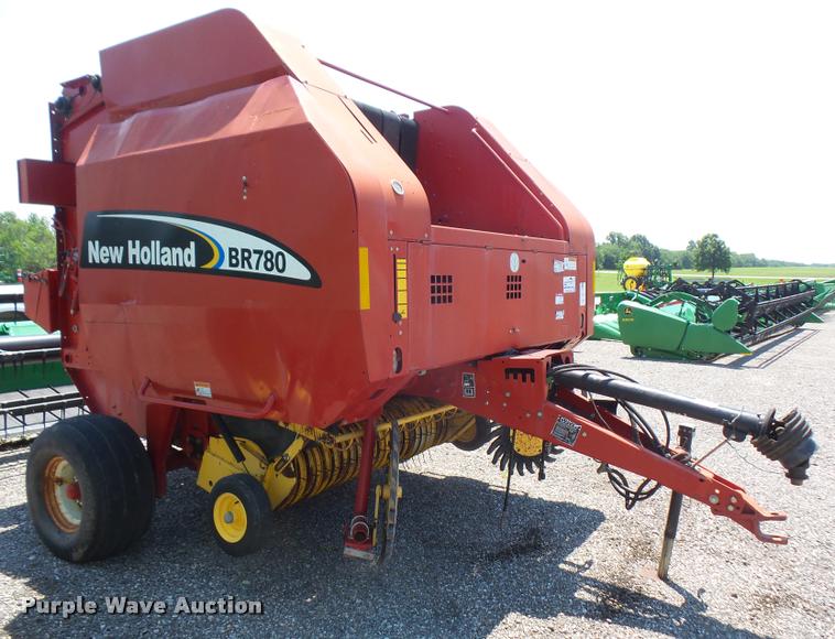 image for item DA1536 2005 New Holland BR780 round baler