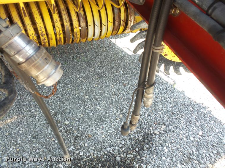 image for item DA1536 2005 New Holland BR780 round baler