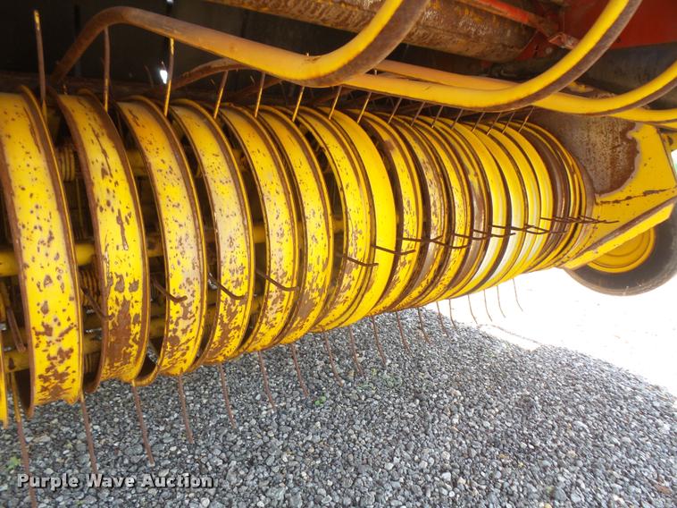 image for item DA1536 2005 New Holland BR780 round baler