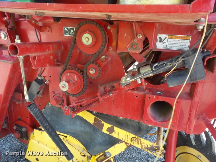 image for item DA1536 2005 New Holland BR780 round baler
