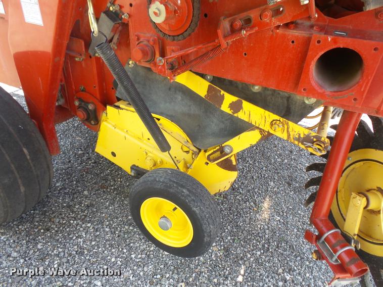 image for item DA1536 2005 New Holland BR780 round baler