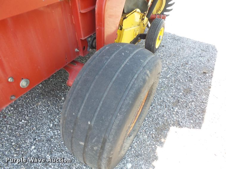 image for item DA1536 2005 New Holland BR780 round baler