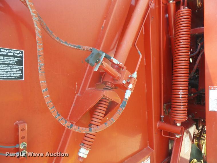 image for item DA1536 2005 New Holland BR780 round baler