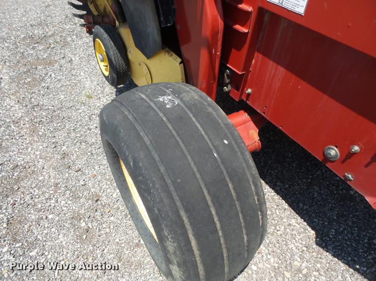 image for item DA1536 2005 New Holland BR780 round baler