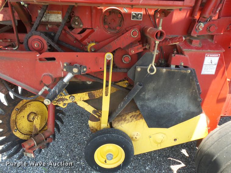 image for item DA1536 2005 New Holland BR780 round baler