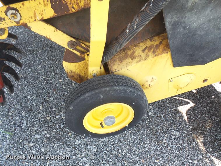 image for item DA1536 2005 New Holland BR780 round baler