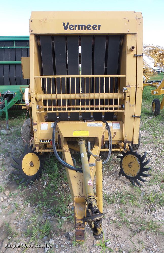 image for item DA6457 1987 Vermeer 504I round baler