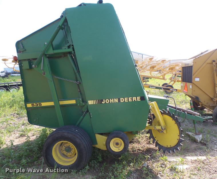 image for item DA6458 1989 John Deere 535 round baler