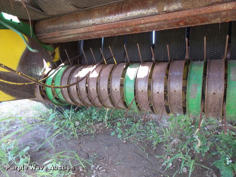 image for item DA6458 1989 John Deere 535 round baler