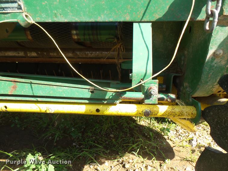 image for item DA6458 1989 John Deere 535 round baler