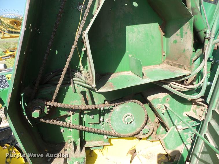 image for item DA6458 1989 John Deere 535 round baler