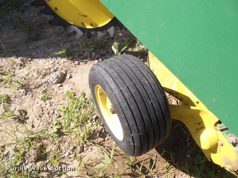 image for item DA6458 1989 John Deere 535 round baler