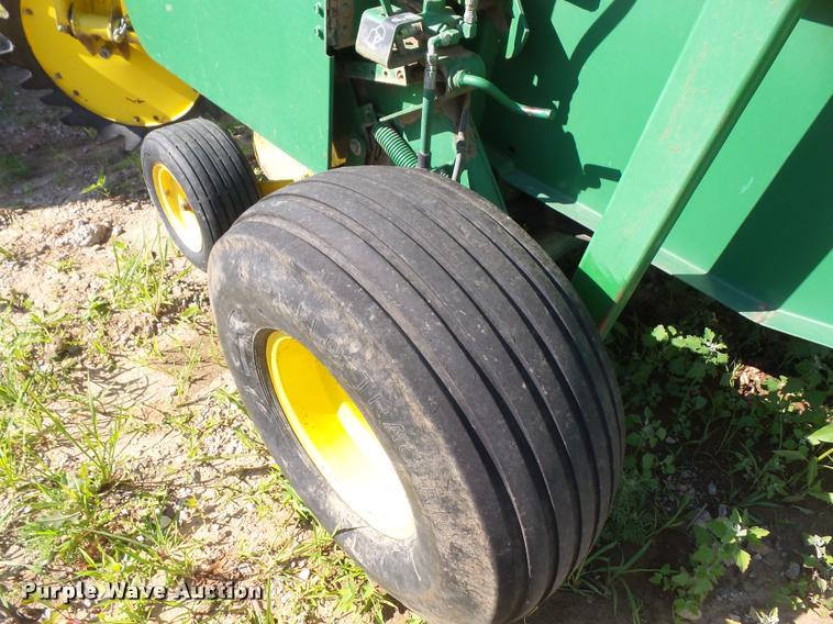 image for item DA6458 1989 John Deere 535 round baler
