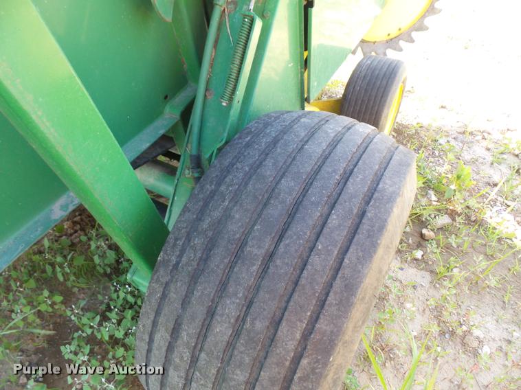 image for item DA6458 1989 John Deere 535 round baler
