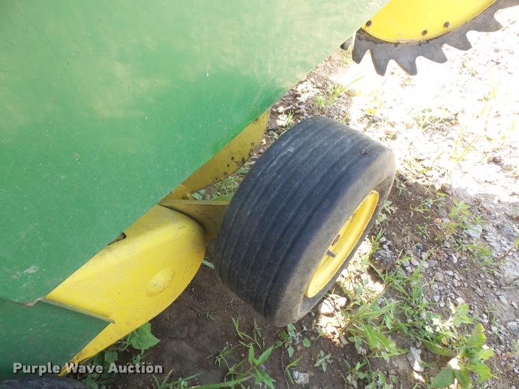 image for item DA6458 1989 John Deere 535 round baler