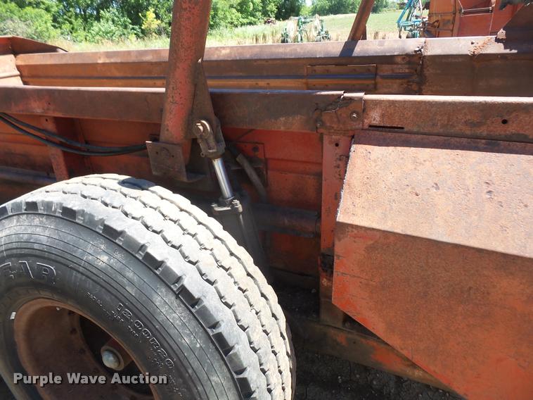 image for item DA6467 New Holland 791 manure spreader