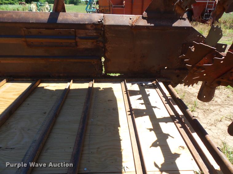 image for item DA6467 New Holland 791 manure spreader