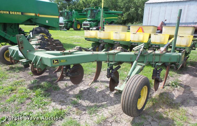 image for item DA6481 John Deere 915 V-ripper