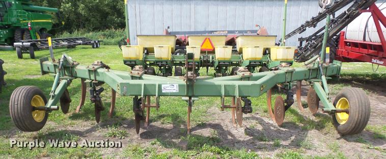 image for item DA6481 John Deere 915 V-ripper