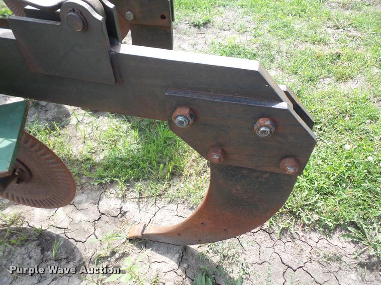 image for item DA6481 John Deere 915 V-ripper