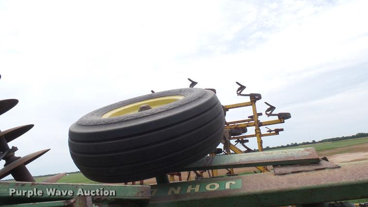 image for item DA7947 John Deere T0230 disk