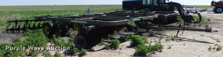 image for item DB1019 John Deere 335 off-set disk