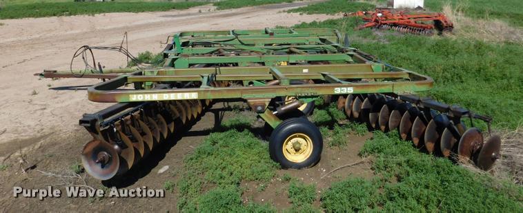 image for item DB1019 John Deere 335 off-set disk