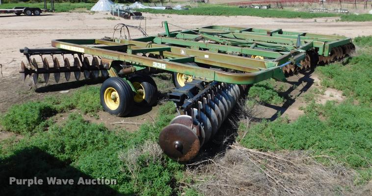 image for item DB1019 John Deere 335 off-set disk
