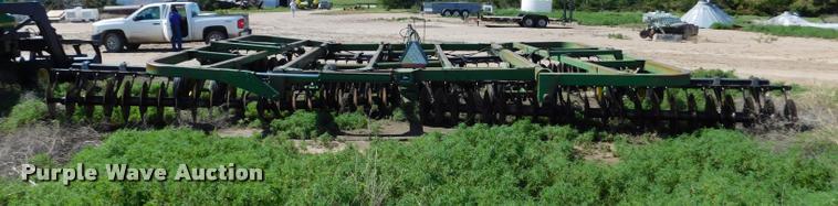 image for item DB1019 John Deere 335 off-set disk