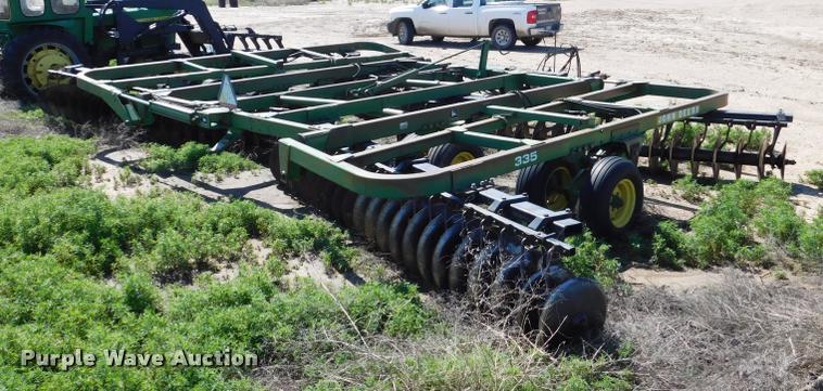 image for item DB1019 John Deere 335 off-set disk