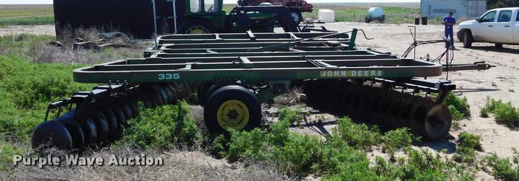 image for item DB1019 John Deere 335 off-set disk