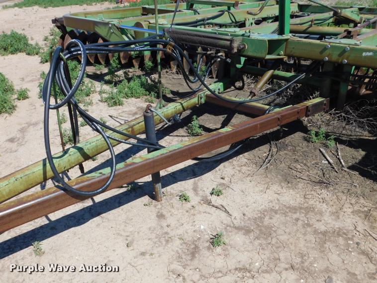 image for item DB1019 John Deere 335 off-set disk