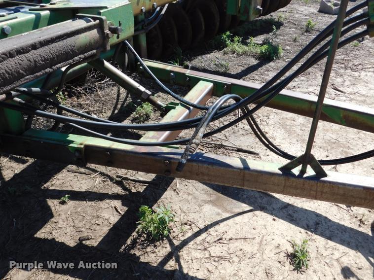 image for item DB1019 John Deere 335 off-set disk