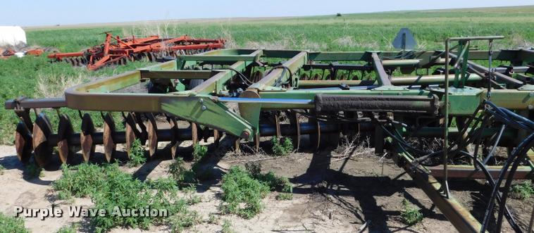 image for item DB1019 John Deere 335 off-set disk