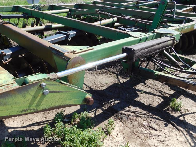 image for item DB1019 John Deere 335 off-set disk