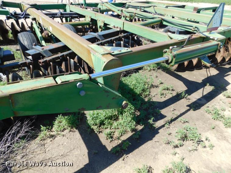 image for item DB1019 John Deere 335 off-set disk