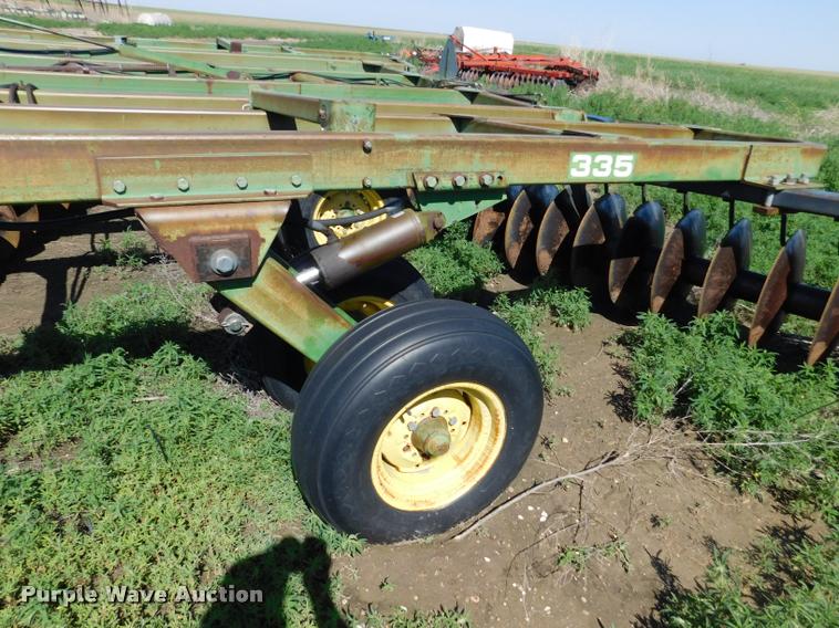 image for item DB1019 John Deere 335 off-set disk