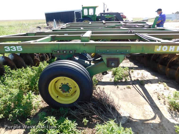 image for item DB1019 John Deere 335 off-set disk