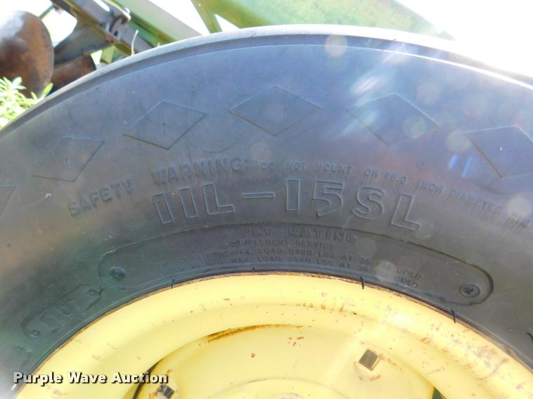 image for item DB1019 John Deere 335 off-set disk