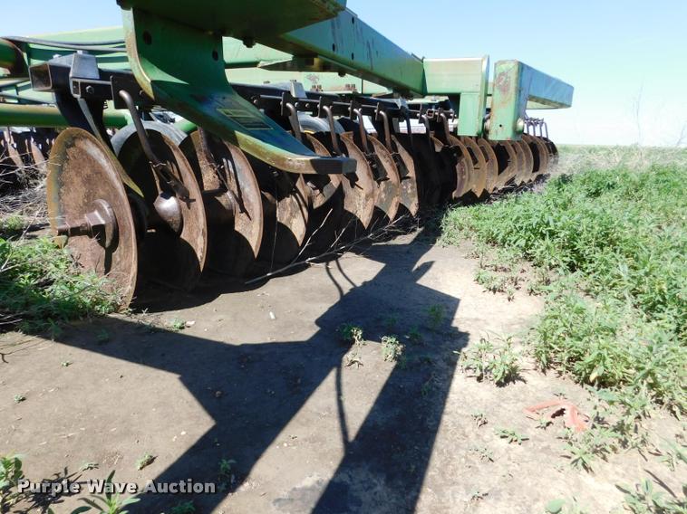 image for item DB1019 John Deere 335 off-set disk