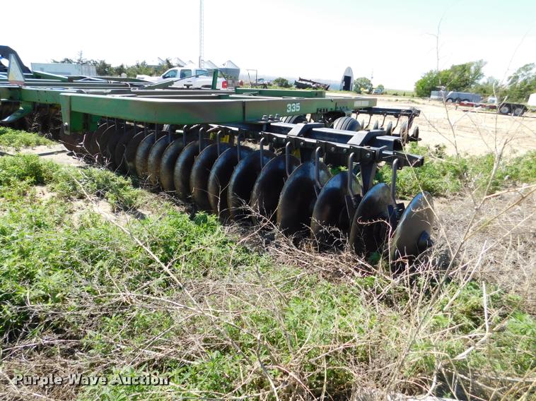 image for item DB1019 John Deere 335 off-set disk