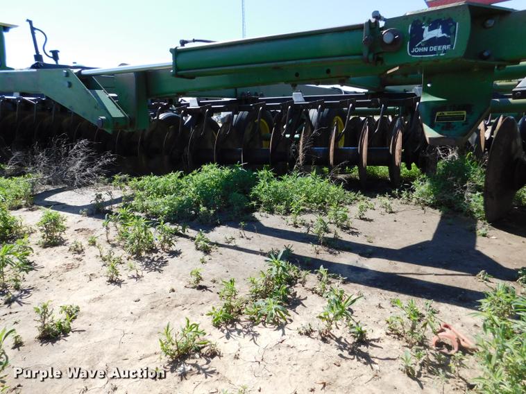 image for item DB1019 John Deere 335 off-set disk